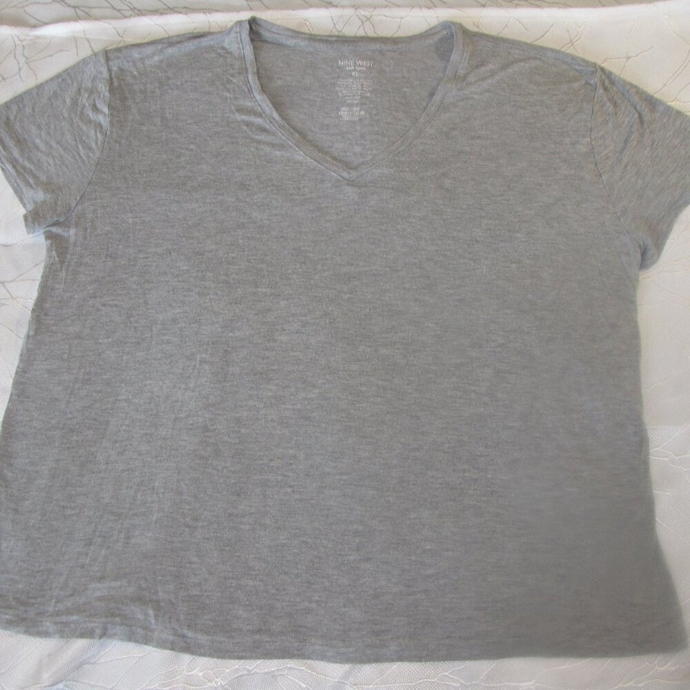 Nine West Grey V-neck T-shirt size XL
